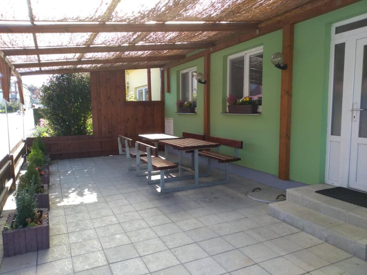 Apartman U Sudu Kobylí Exterior foto