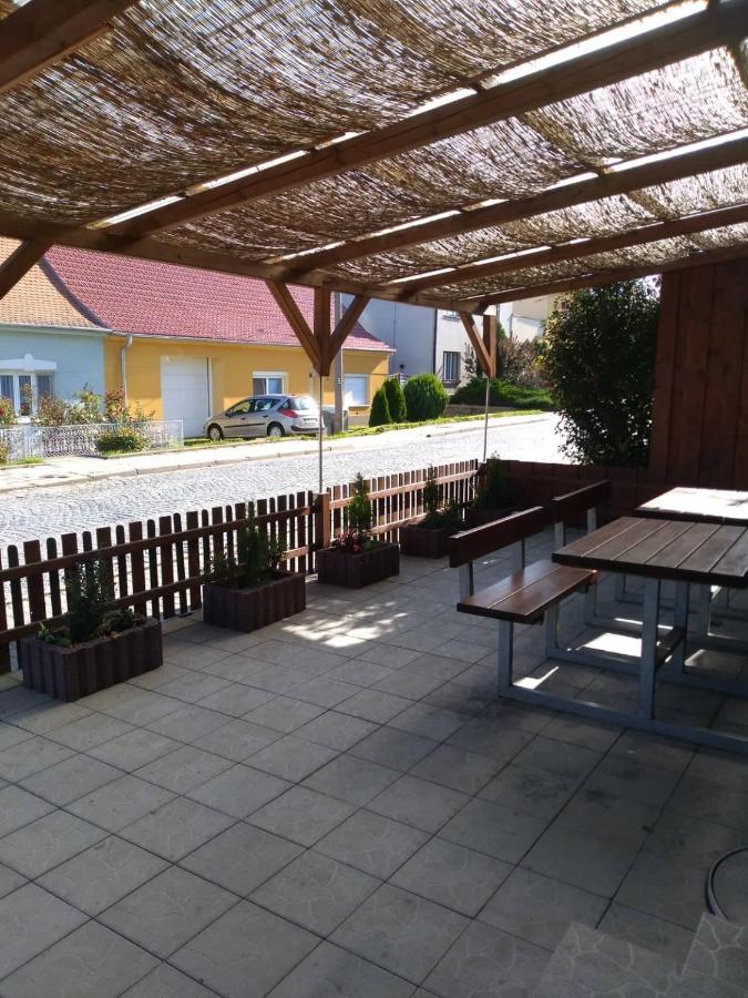 Apartman U Sudu Kobylí Exterior foto