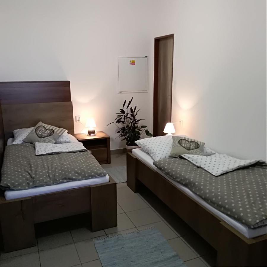 Apartman U Sudu Kobylí Exterior foto